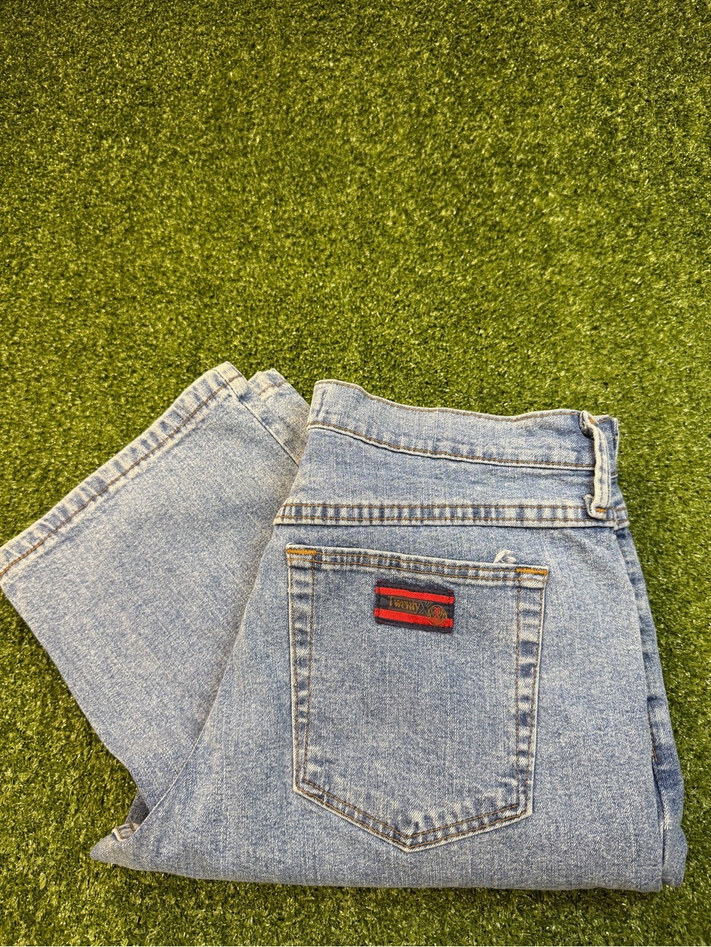 Vintage Wrangler 20X Tulsa Low Rise Slimโ Fit Mom Jean Light Wash 90's WTS25SL